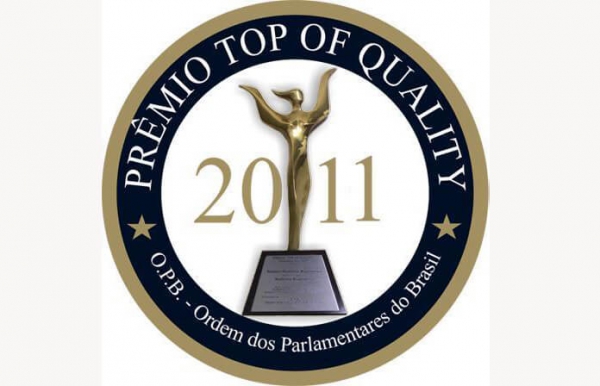 Antonio Meneghetti Faculdade recebe o prêmio Top of Quality 2011