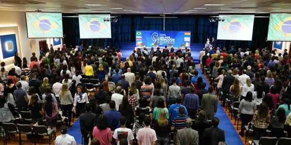 Com representantes de diversos países, III Congresso Internacional Uma Nova Pedagogia para a Sociedade Futura promove debate sobre rumos e soluções da educação no Brasil e no mundo